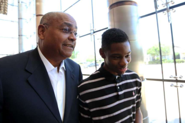 Ellis speaks with Worthing High School sophomore Darius Hines﻿. From Houston Chronicle.